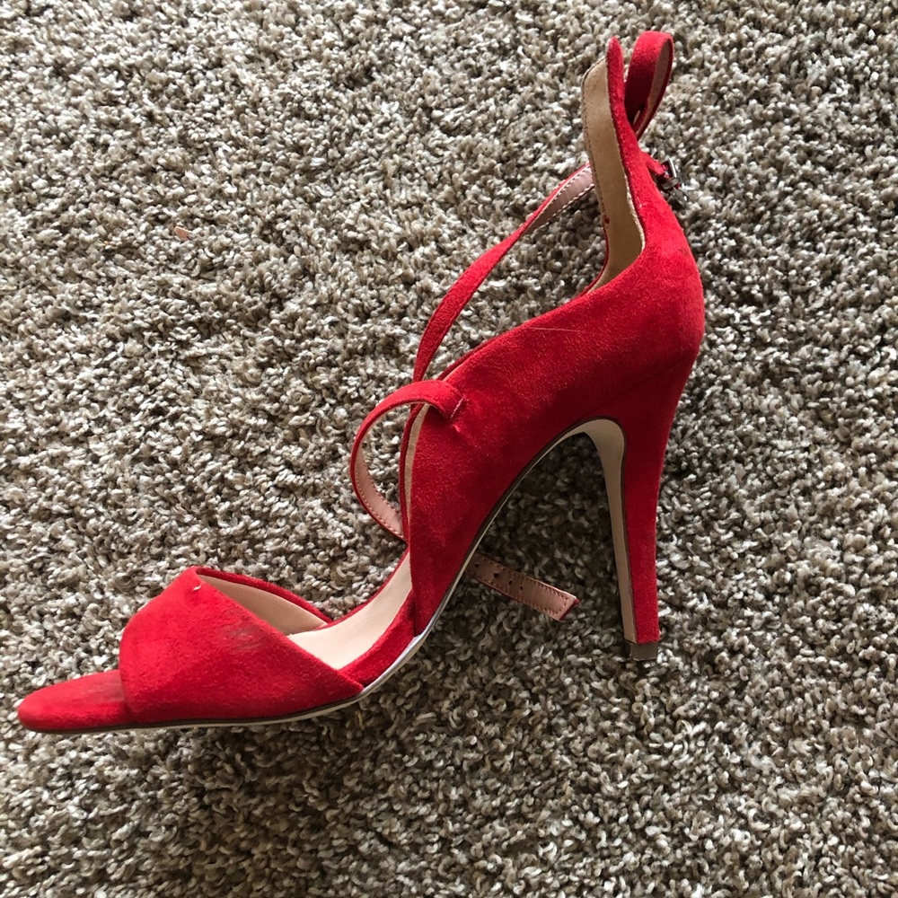 Red heels - Picture 2 of 3